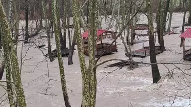 Hasar gören evler ve işyerleri