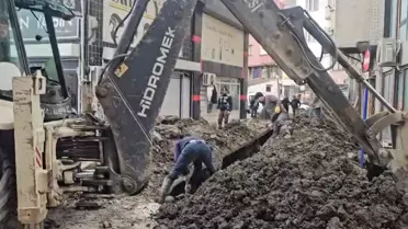 Kurtarma ekipleri işçiyi çıkarmaya çalışıyor