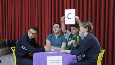 Bilgi yarışması sahası ve ödül töreni