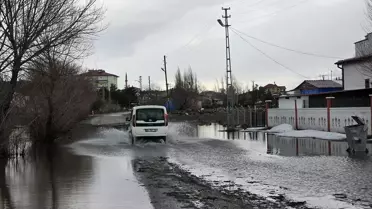 Hafık'ta sel sonrası kurtarma ekipleri