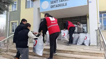 Baskil Şubesi'nden Elazığ'daki İhtiyaç Sahibi Öğrencilere Kıyafet Desteği