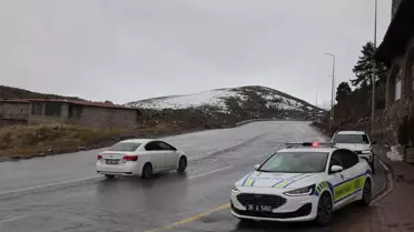 Erciyes Kayak Merkezi karla kaplı yol