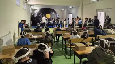 Zara uzay çadırı içinde VR deneyimi