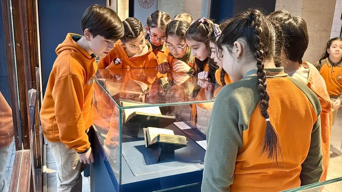 Aşık Paşa’nın Dil Mirası: Torunları Projesiyle 74 Öğrenci Eseri Kitaplaştırıldı