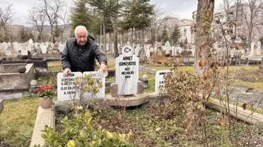 94 Yaşındaki Adamın Haftalık Mezarlık Ritüeli: Sevginin Sessiz Şarkısı