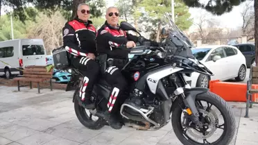 İkiz polislerin veda töreninden bir kare