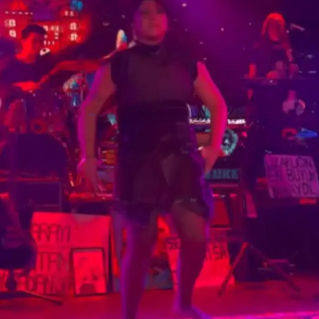 Kalben'in sahnedeki enerjik anı