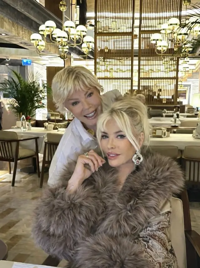 Ajda Pekkan ve Semiramis birlikte