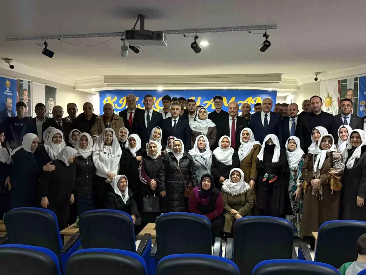 AK Parti Kızılcahamam’da Kadın Kolları, Zeynep Güneş’e Beyaz Başörtüyle Destek Verdi