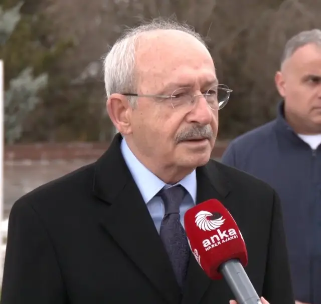 Kılıçdaroğlu Baykal mezarı önünde