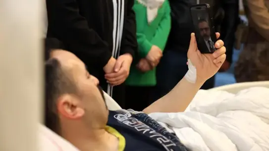 Bakan Çiftçi hastanede yaralı polisle