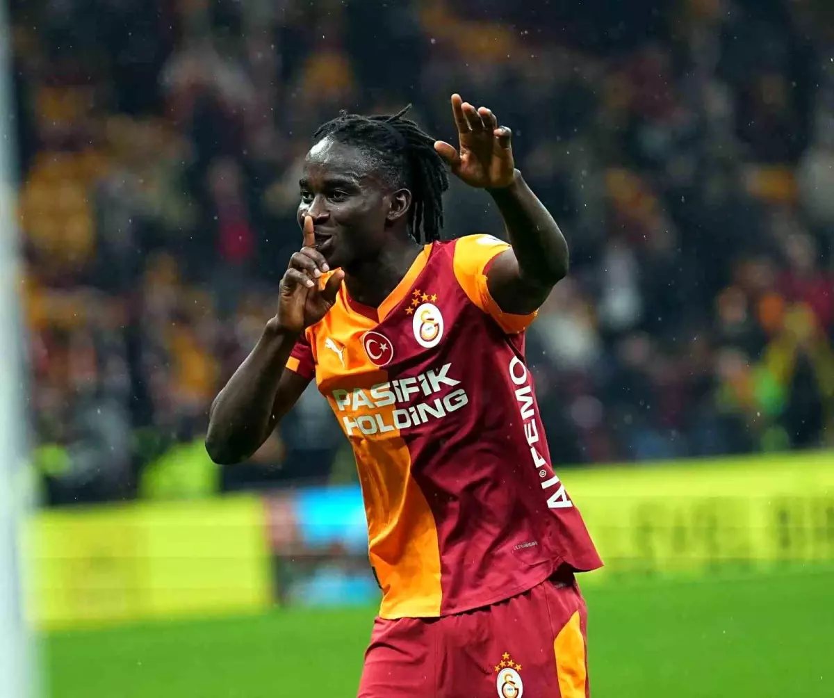 Renato Nhaga’nın Taraftarlarla Şenliği: Galatasaray 5-1’lik Zaferinde Üçlü Çekildi