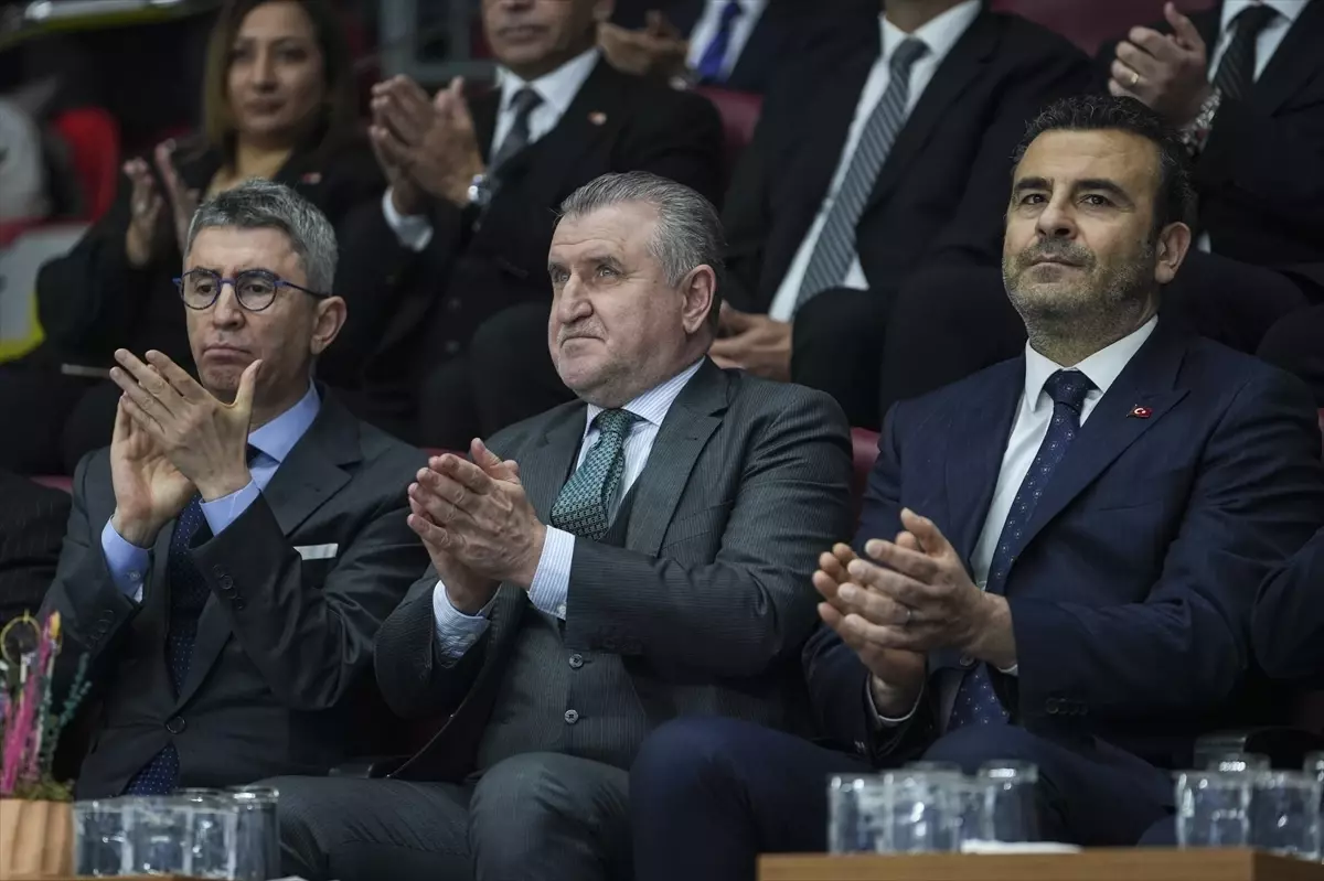 Osman Aşkın Bak, Gençler B Erkek Güreş Türkiye Birinciliği Açılışına Katıldı