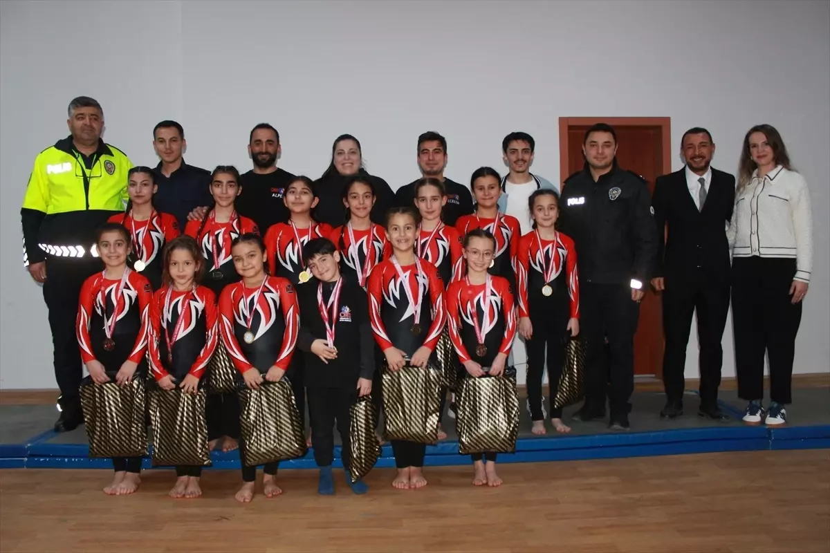 Halkapınar’da Bayrak ve Spor Coşkusu: Milli Değerler Sahada Canlandı