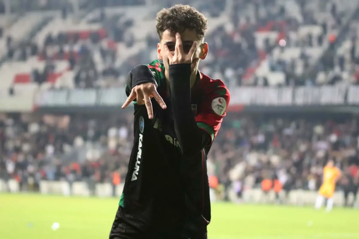 Fenerbahçe, genç yetenek Adem Yeşilyurt'u 500 bin Euro'luk bonservisle kadrosuna kattı