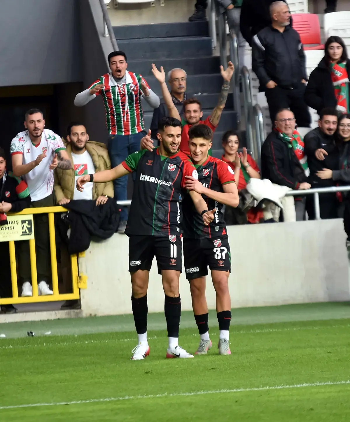 Karşıyaka, Play-Off Mücadelesi İçin İzmir Çoruhlu FK'yi Ağırlıyor