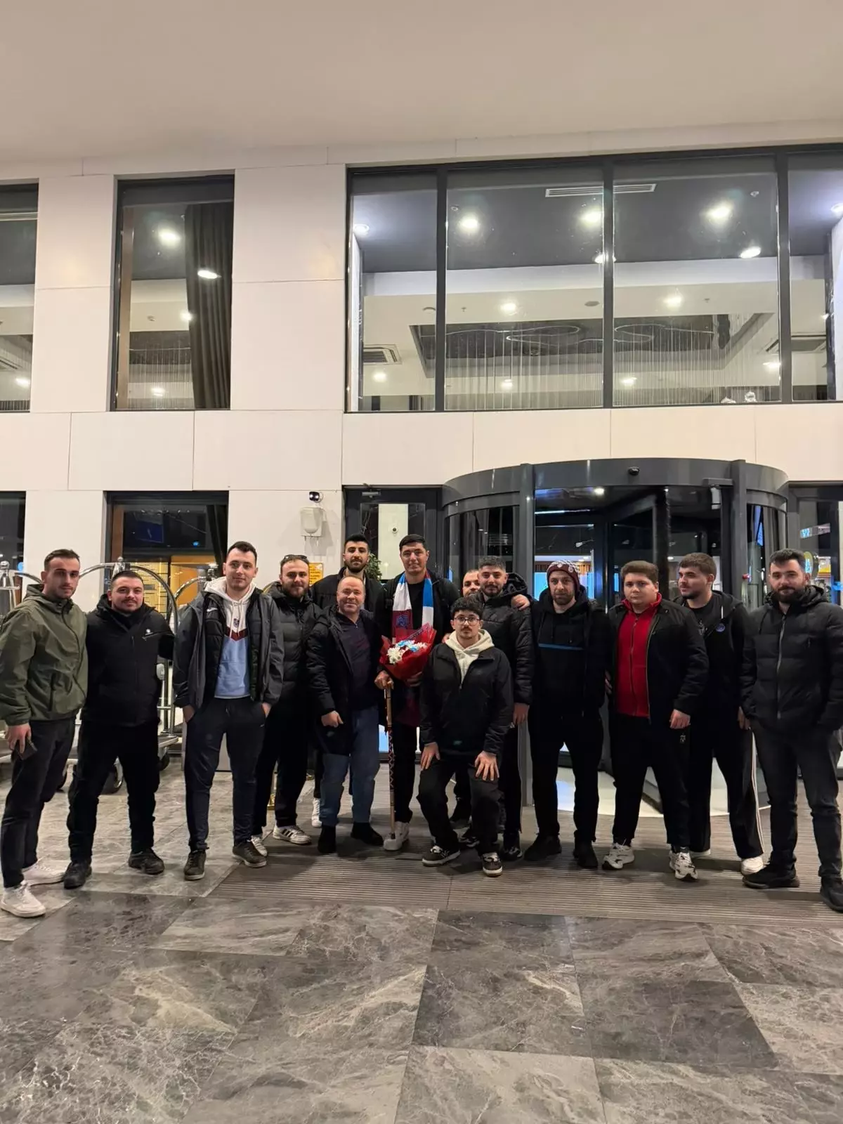 Oscar Cardozo, Trabzon’da Derbi Heyecanı İçin Coşkuyla Karşılandı