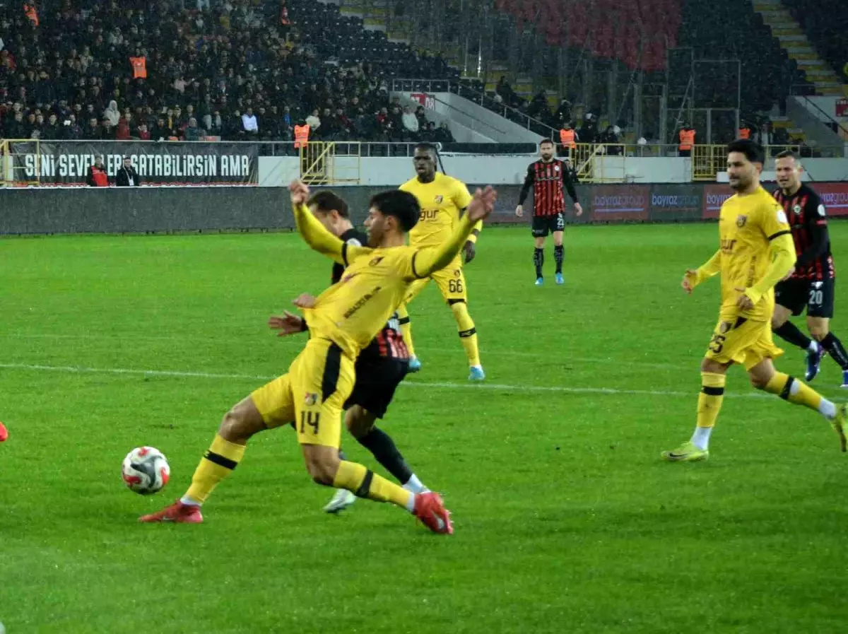 İstanbulspor, Çorum FK'yı 2-3'le geçti: 25. Hafta Heyecanı