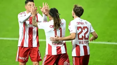 Antalyaspor, Samsunspor'u 2-0 Mağlup Etti: İlk Yarıda Önde