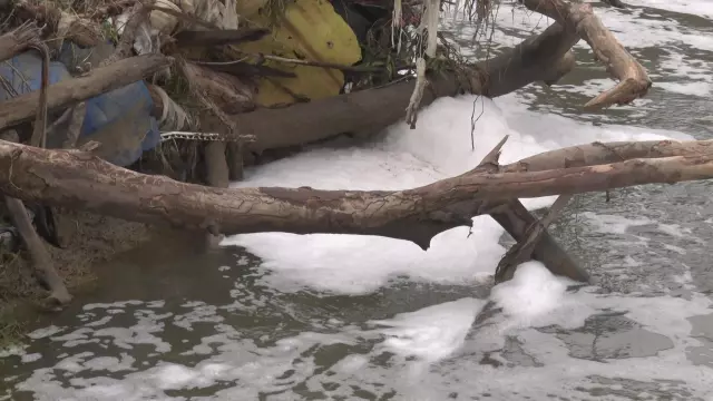 Köpükle kaplı Kocagöl Deresi