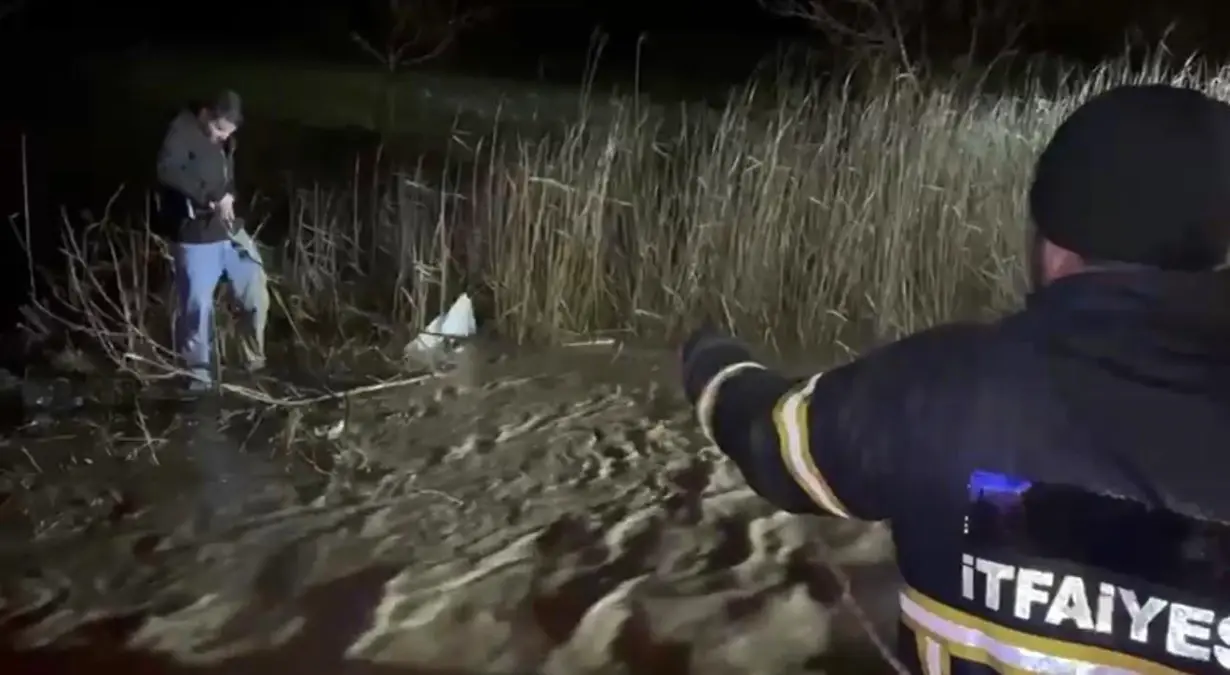 Gölbaşı'nda Sel Felaketi: Sürüklenen Araçlar ve Kurtarılan Vatandaşlar