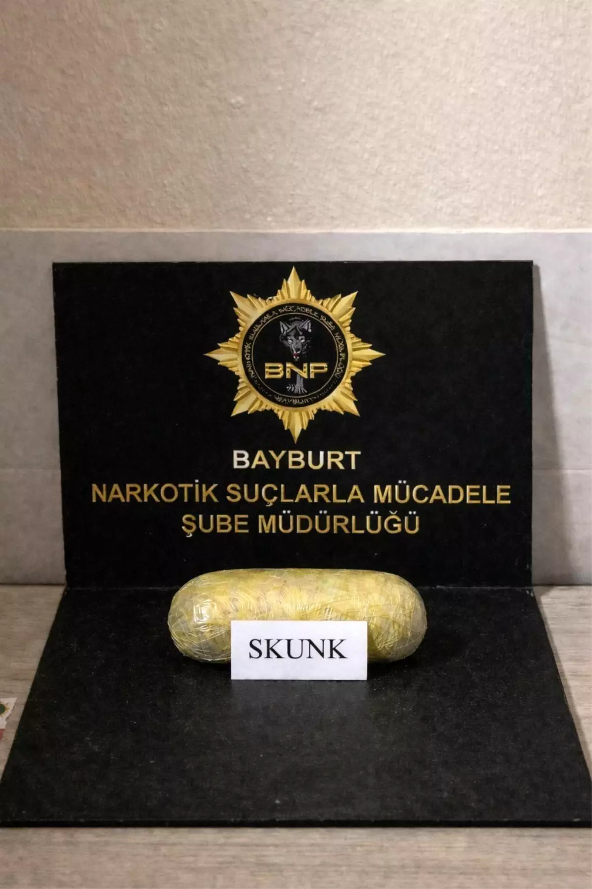 Bayburt'ta polis 219 gram skunk uyuşturucuyu ele geçirdi
