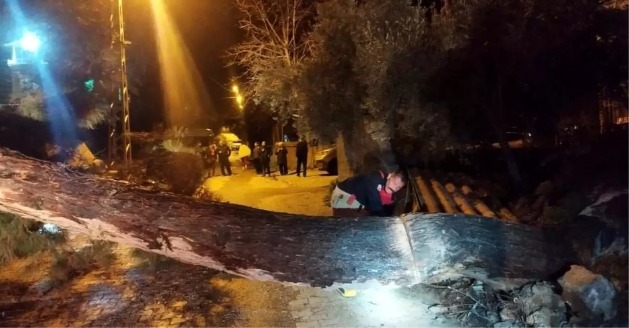 Hatay’da Şiddetli Fırtına Yol Kapatmalarına Neden Oldu