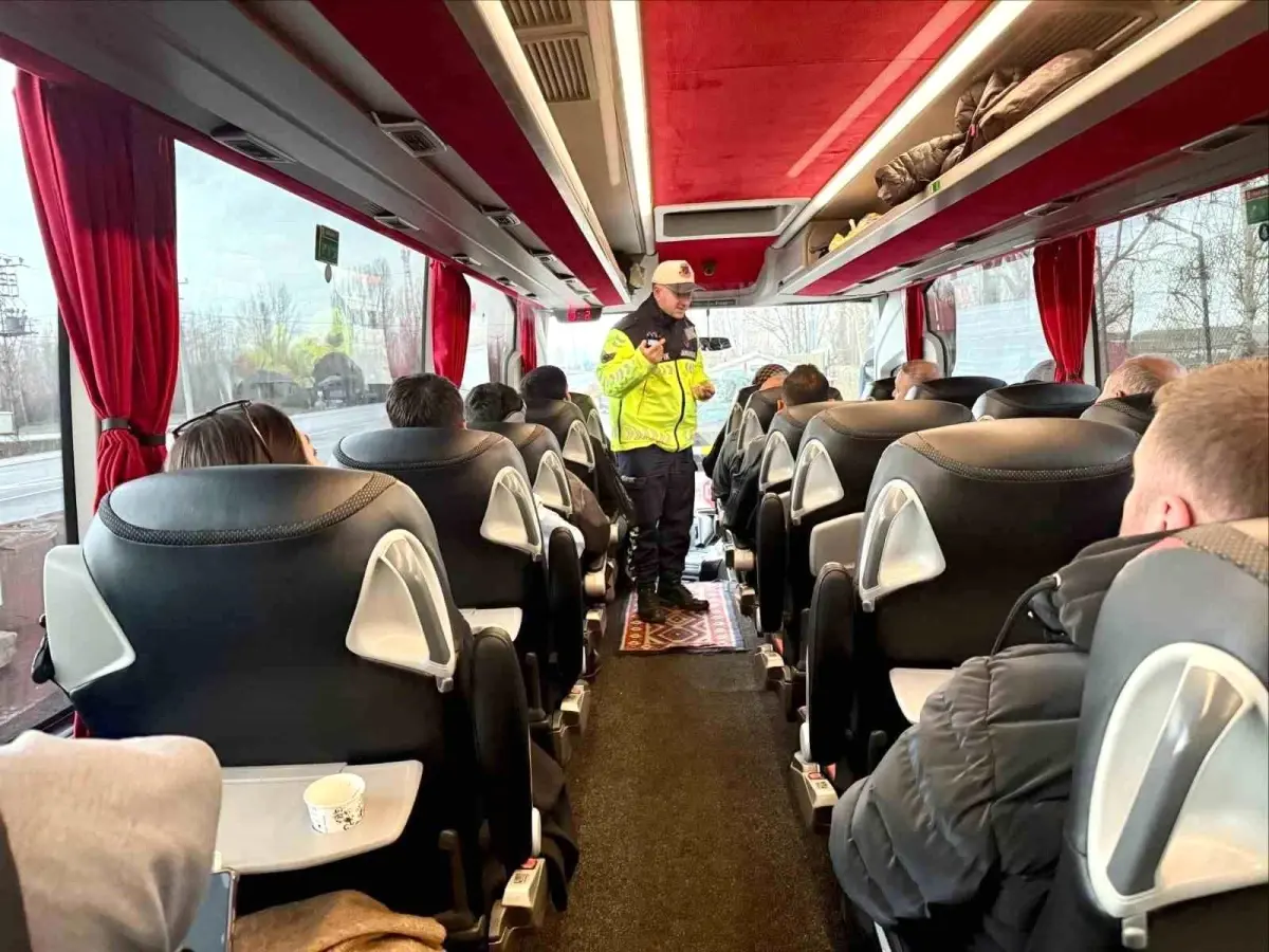 Muş Jandarması Otobüs Denetiminde Güvenliği Artırdı