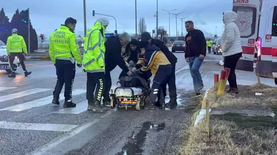 Erzincan’da İki Araç Çarpıştı: 2 Yaralı Hastaneye Kaldırıldı