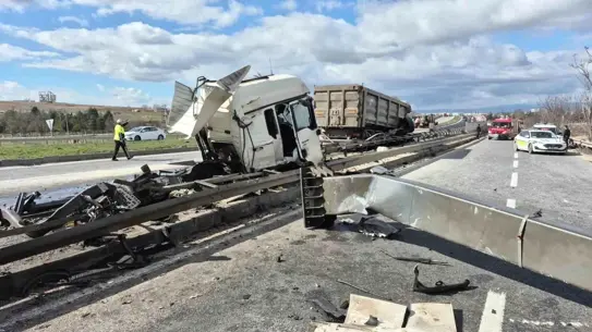 Kaza anındaki tırın ön kısmı