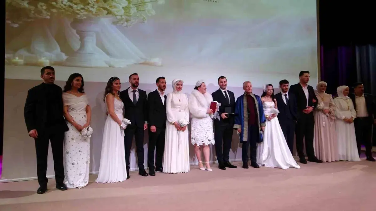 Şahinbey Belediyesi'nden Sevgililer Günü Sürprizi: 62 Çift Resmi Nikahla Evlendi