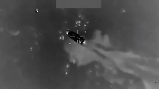 Patlayan teknenin yakın çekimi