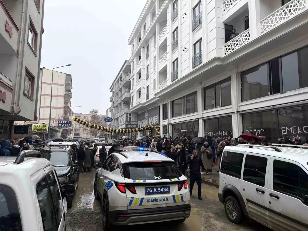 İğdır’da AVM Açılışı Kalabalık Nedeniyle İptal Edildi