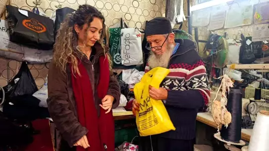 83 Yaşındaki Usta Terzi, 71 Yıllık Tecrübesiyle Geleneksel Dikişi Yaşatıyor