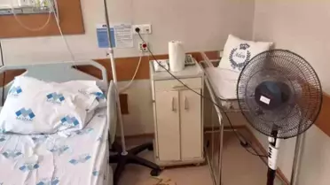 Hastane girişindeki bekleme alanı