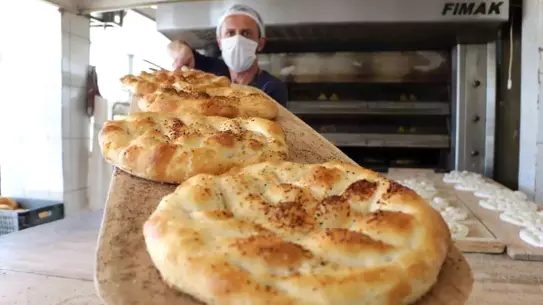 Yeni fiyatla satılan Ramazan pidesi