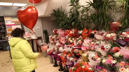 Sevgililer Günü için hazırlanmış çiçek buketleri