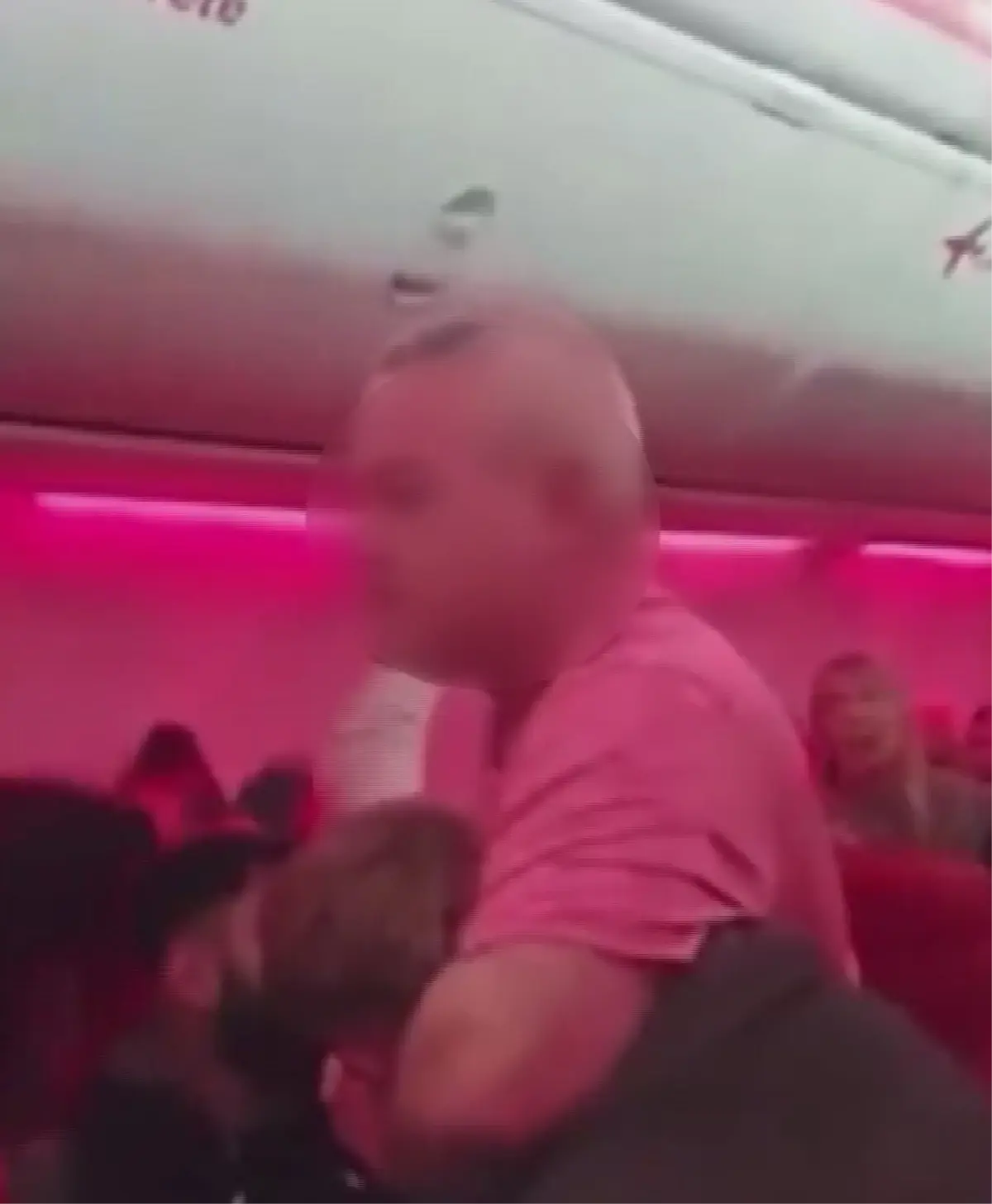 Jet2 Uçağında Şiddetli Çatışma: İki Yolcu Gözaltına Alındı