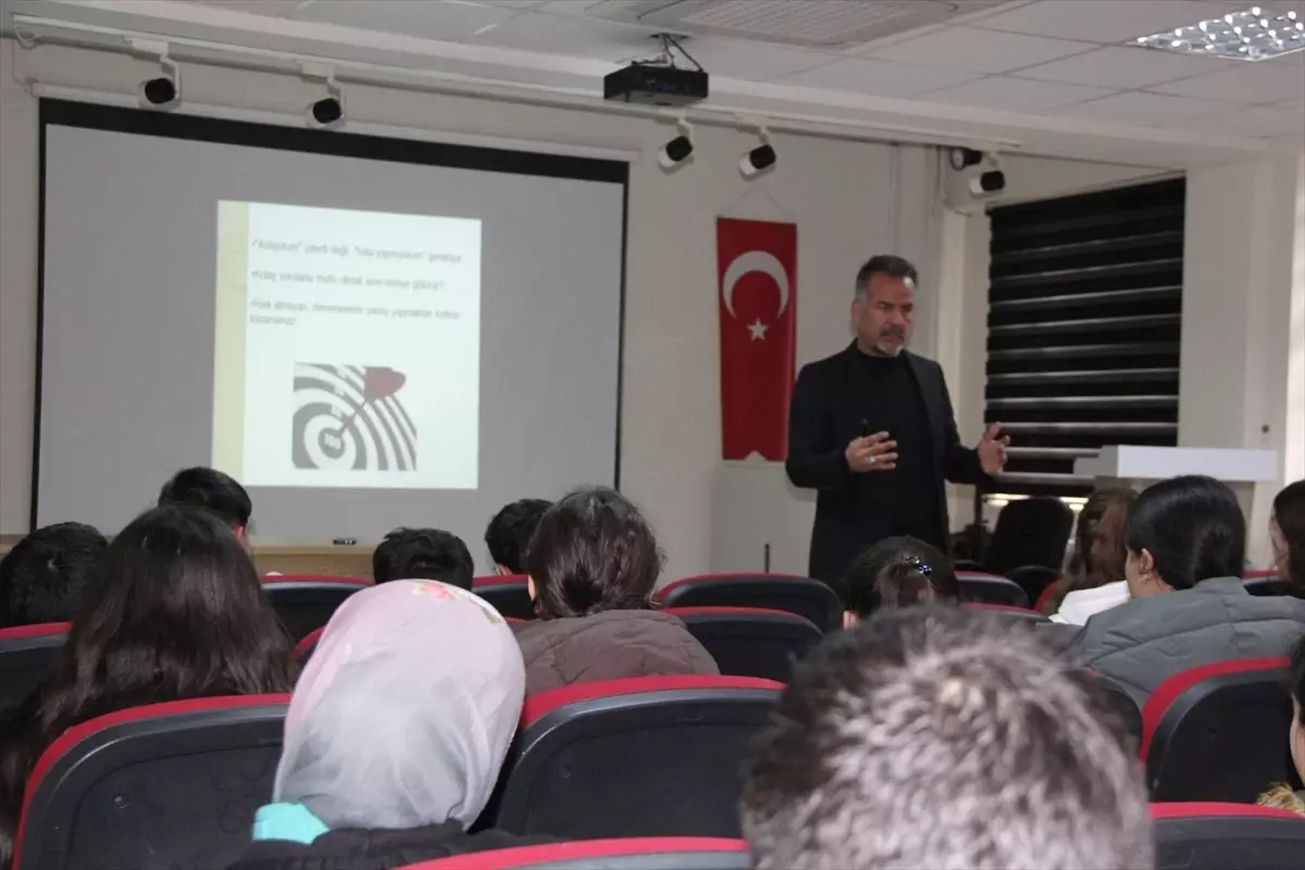 Cizre LGS hazırlık semineri katılımcıları