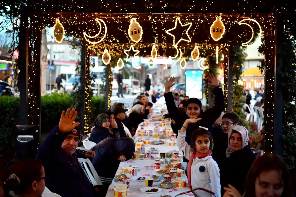 Fatih Belediyesi Ramazan Atmosferini Şehrin Her Köşesine Taşıdı
