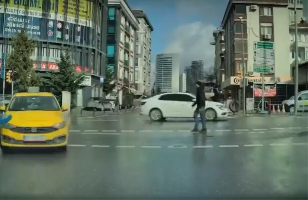 Ümraniye'de Çocuğa Taksi Çarptı: Şanslı Kaza, Yaralanma Yok