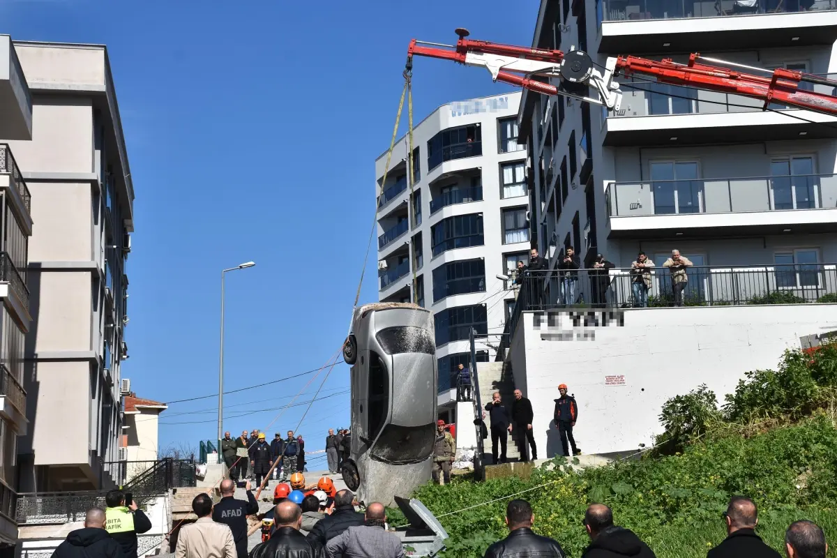 Ulukent'te İstinat Duvarı Çöküşü Sonrası 151 Kişi Güvenli Bölgeye Tahliye Edildi