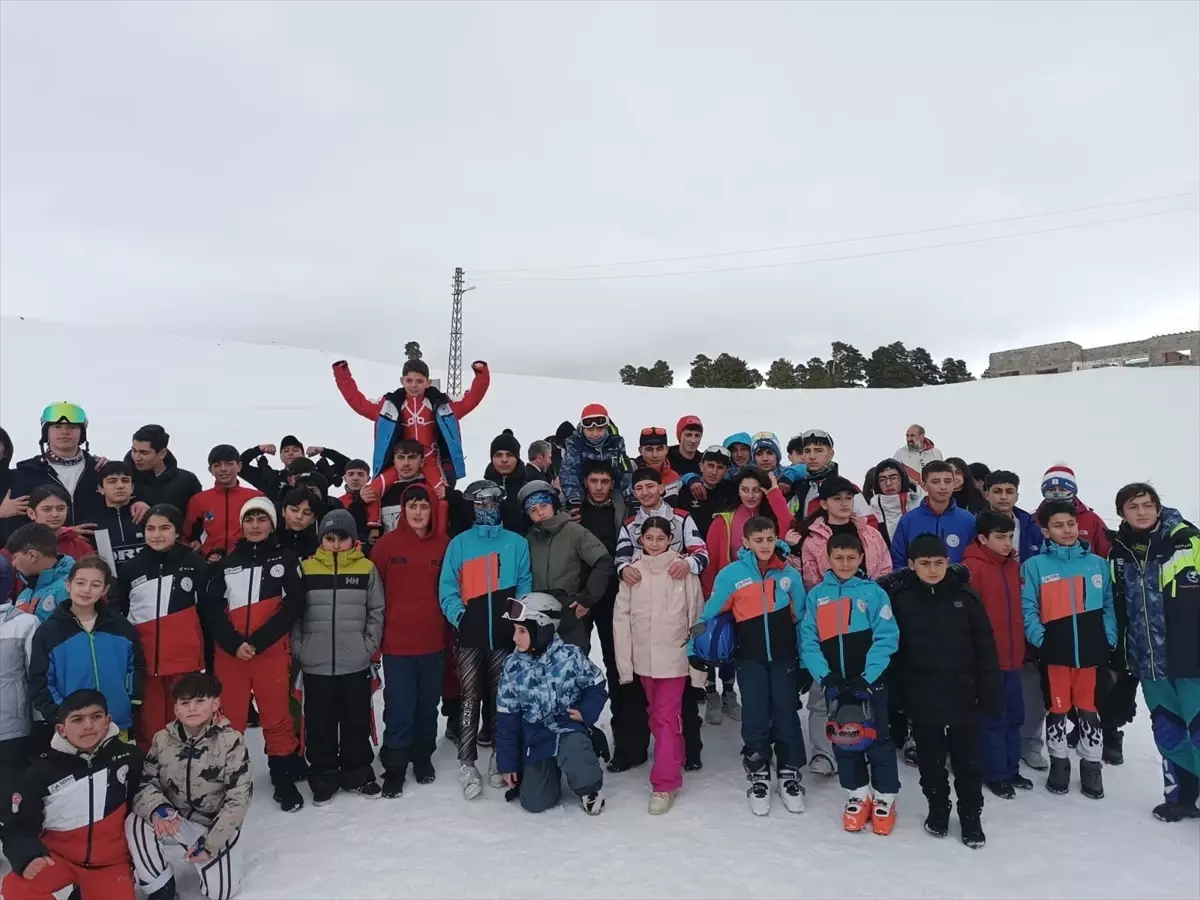 Sarıkamış'ta okul sporları yarışması