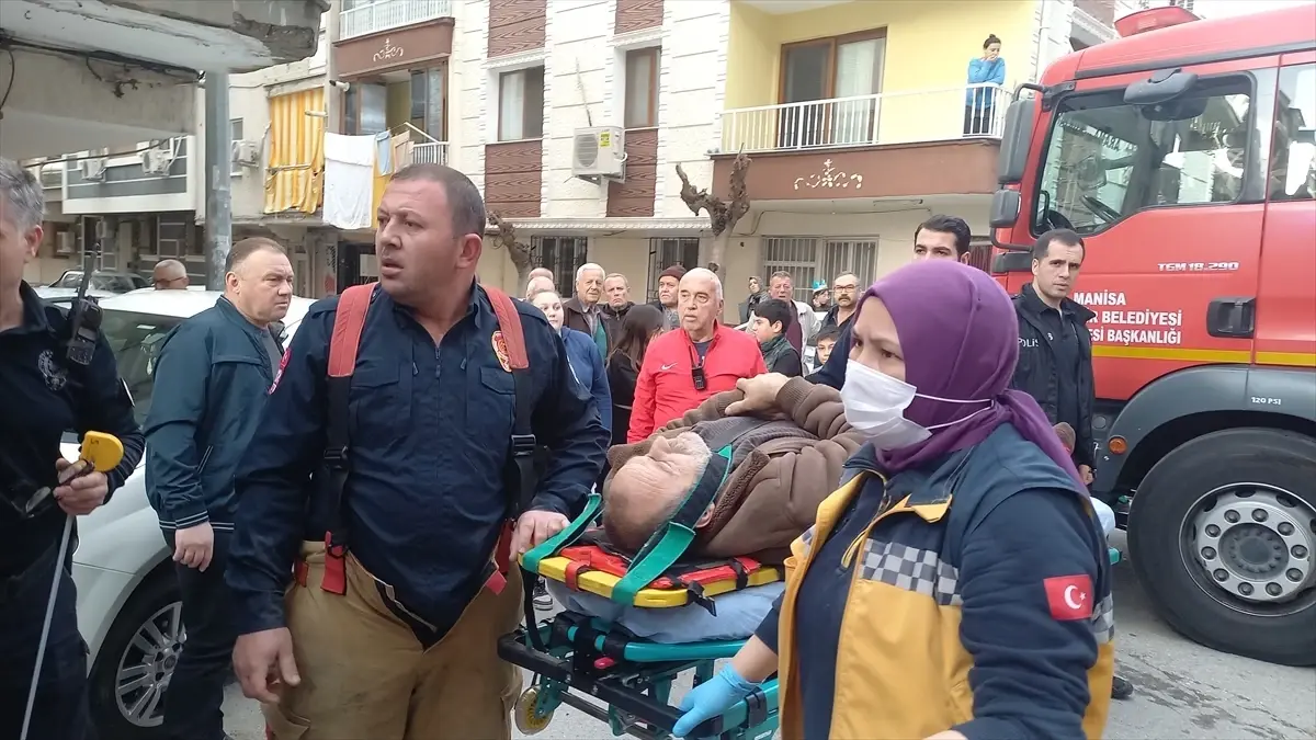 Manisa’da Çatı Çalışması Sırasında 62 Yaşındaki Adam Düşerek Yaralandı