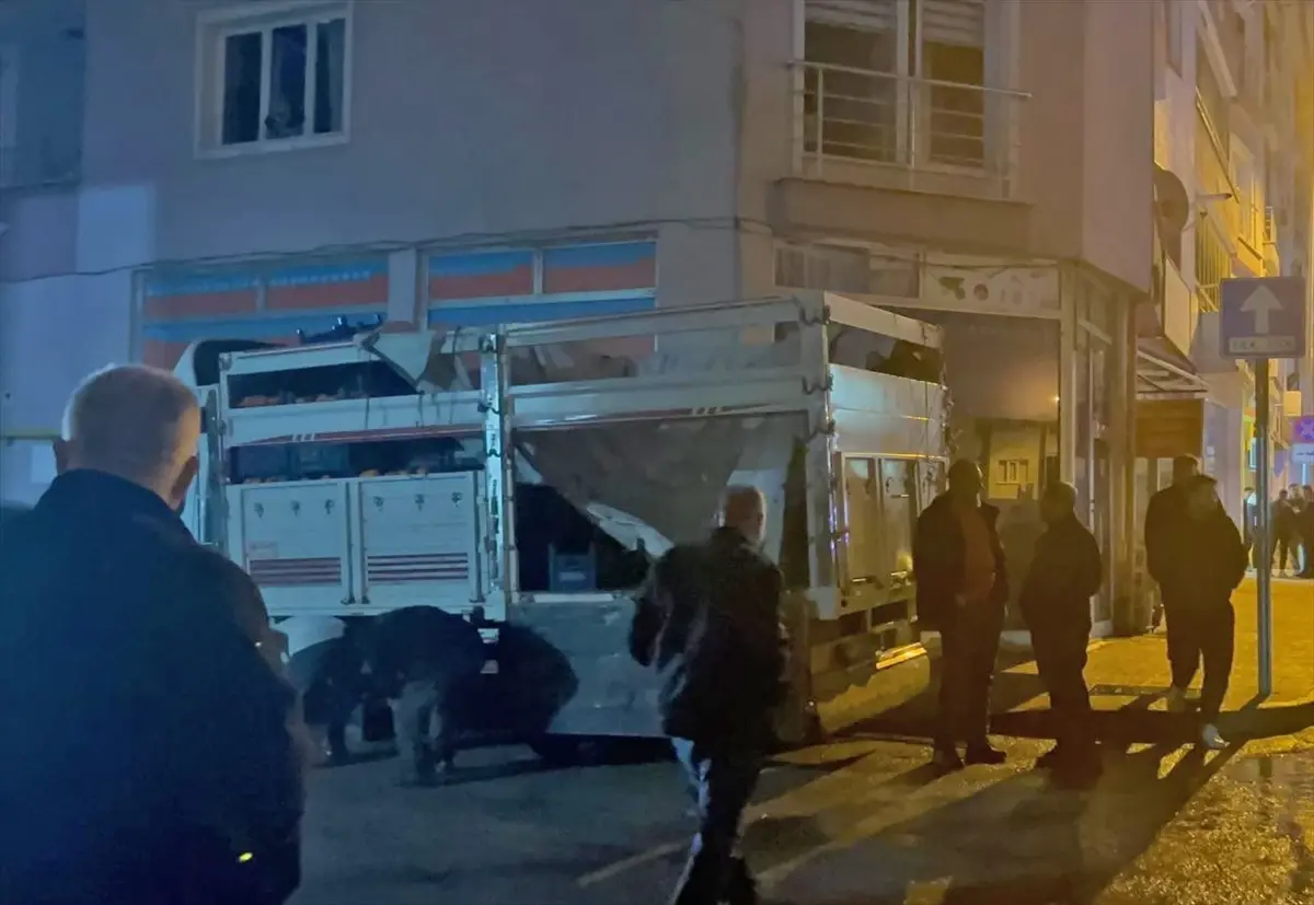 Mersin Mut'ta 17 Yaşındaki Genç 4. Kattan Düşerek Ağır Yaralandı