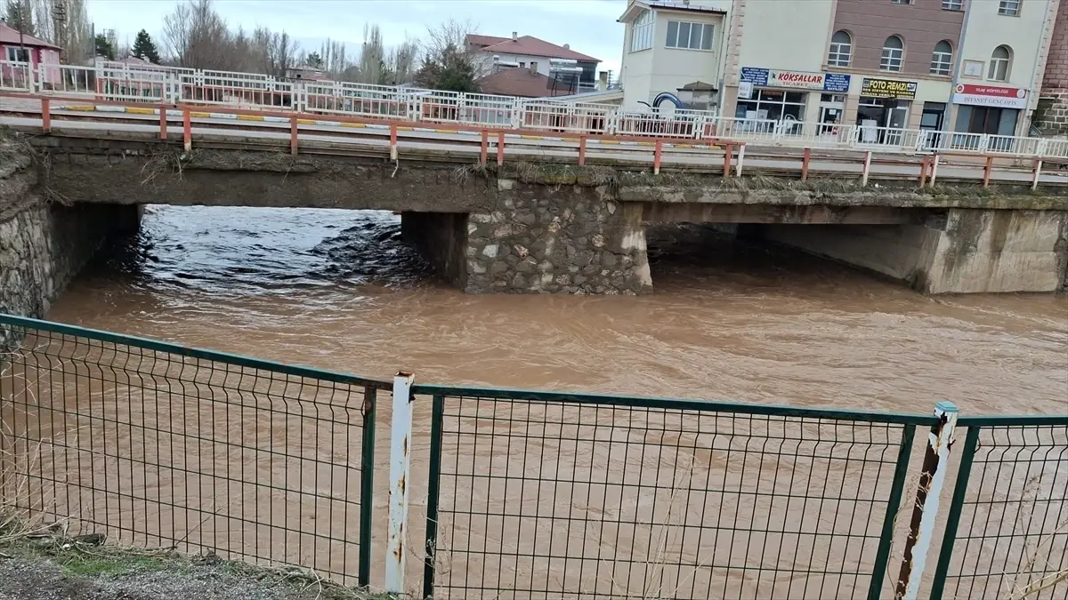 Ulaş’ta Erimeyen Kar Suları Tecer Irmağı’na Yüksek Akış Sağladı