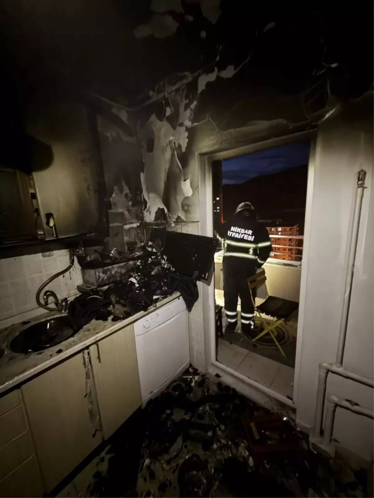 Niksar’da Çıkan Ev Yangını Kontrol Altına Alındı