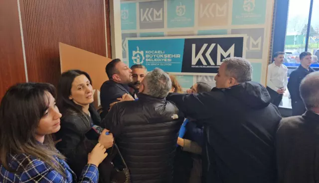 Meclis sonrası kalabalık