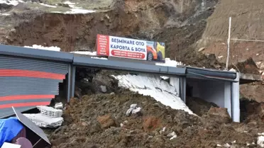 Toprak kayması sonrası yıkılan iş yerleri