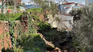 Ayvacık’ta Şiddetli Sağanak Sonrası İstinat Duvarı Çöktü